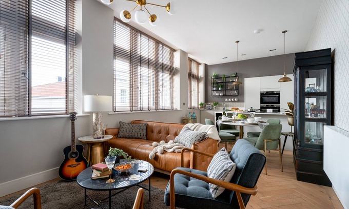 Exeter Apartment | Cathedral Yard - Art deco luxury, city centre