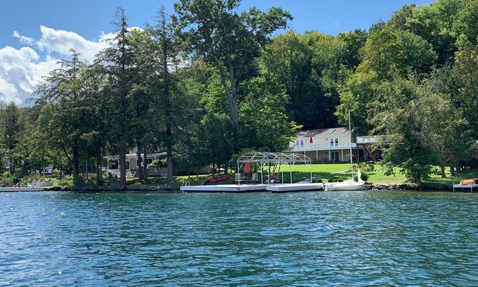Deposit House | Catskill House on beautiful Oquaga Lake next to the historical Chestnut Inn