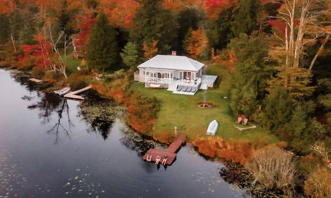 Roscoe House | Catskills Modern Lakefront Cottage