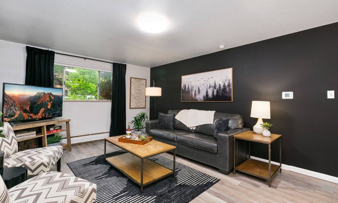Old Town Condo | Caviar Suite | Moody Retreat by Old Town Square