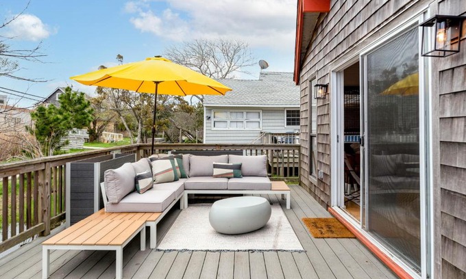 Ocean Bay Park House | Cayuga Street Sunshine Retreat