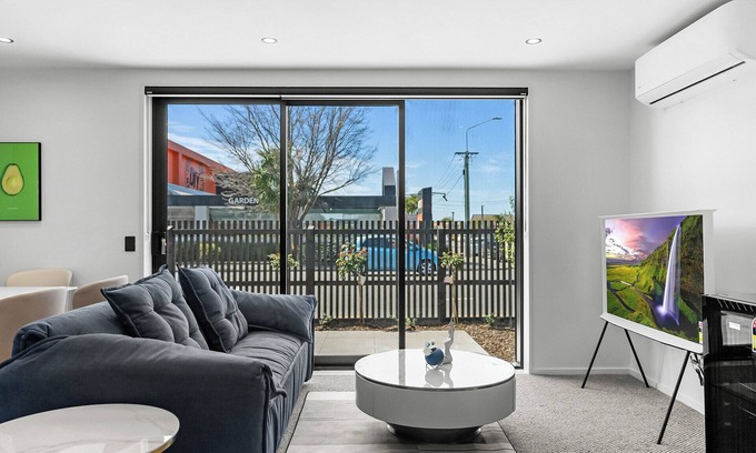 Sydenham House | CBD Contemporary Comfort Townhouse 2BR 2.5Bath