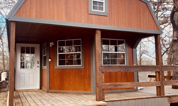 Henryetta Cabin | Cedar Bluff - Lemurs & Zebras, Private Hot Tub, Pet-Friendly