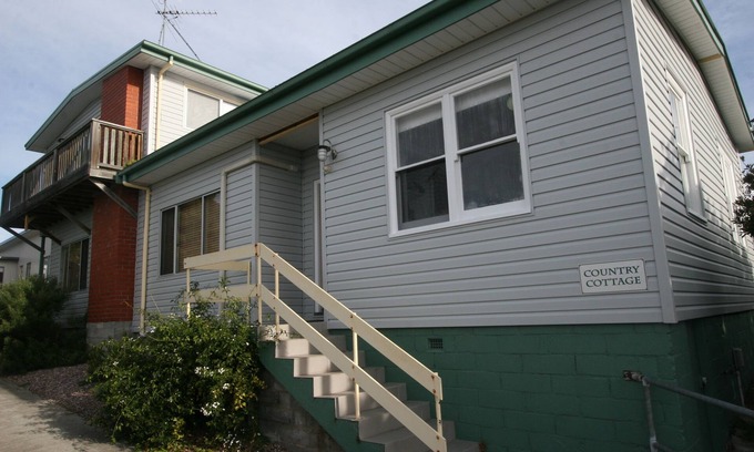 Blackmans Bay House | Cedar Cottages Blackmans Bay - Country Cottage