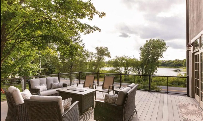 Excelsior House | Cedar House Retreat