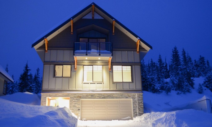 Courtenay House | Cedar Ridge: 2BR w/Views Ping Pong & Lvl2 EV Chrgr