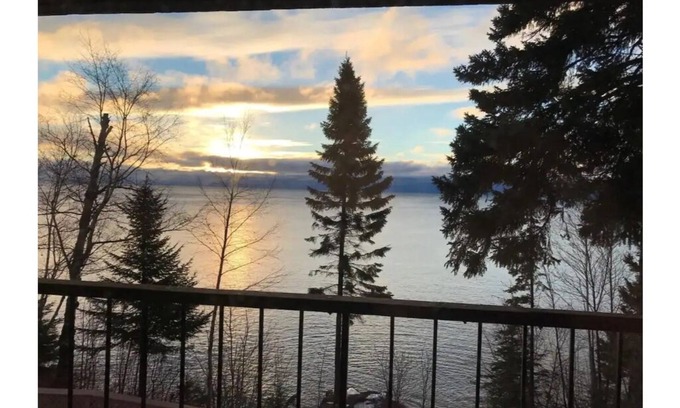 Tofte House | Cedar’s Seaside Chalet