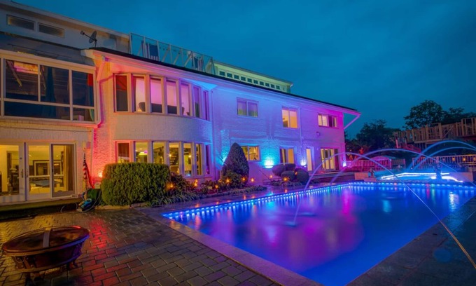 Queens House | Celebrity Retreat | Heated Pool, Gym, STEAM Spa