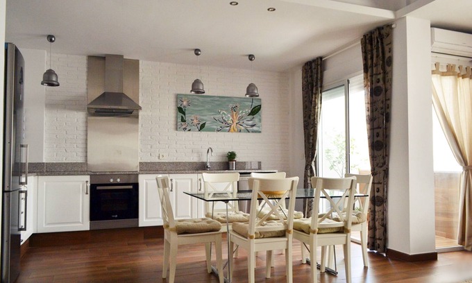 La Petxina Apartment | CENTER 8 guests/A.C./WIFI/PARKING/LUXURY/connected to all destinations