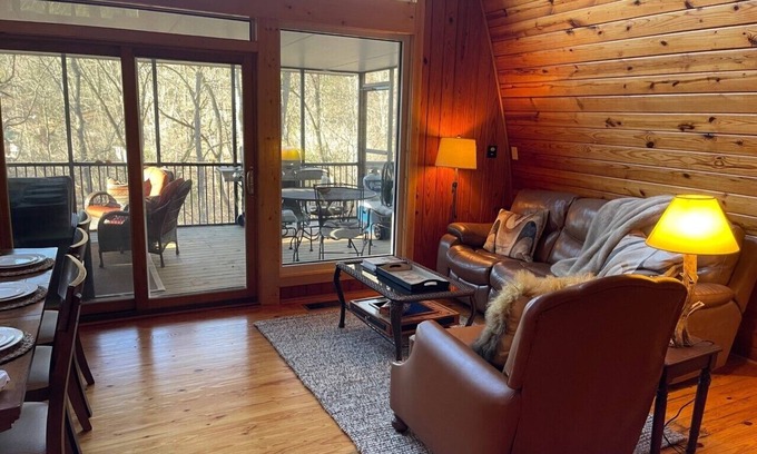 Silver Point Cabin | Center Hill Lake Lodge Near Hurricane Marina