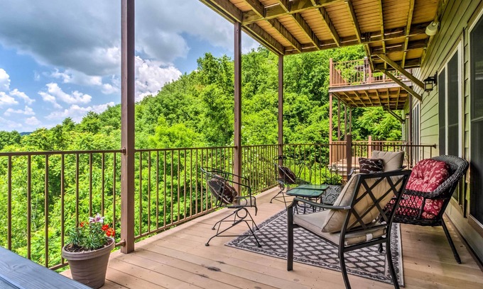 Silver Point Condo | Center Hill Lake Rental: Steps to Hurricane Marina