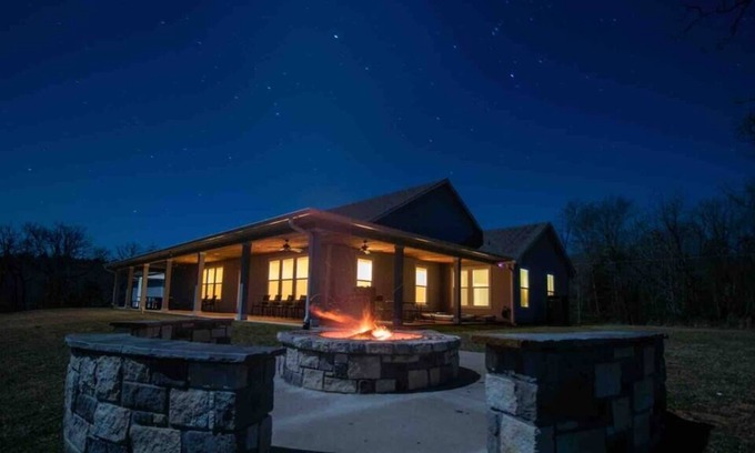 Centerville House | Centerville Retreat 🦌 Weddings♥️ ATV Trails 🐟 Private Lake