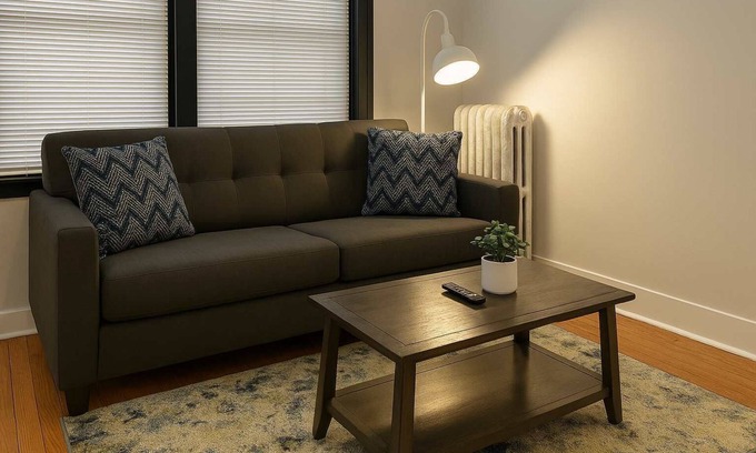West Lakeview Apartment | Central 1BR Retreat S