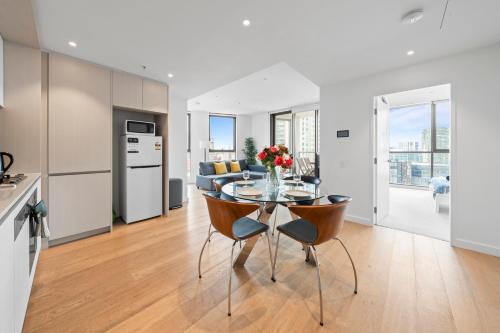 Chinatown Apartment | Central 2 Bedroom Condo Haymarket