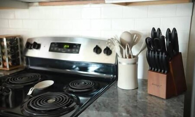 Sunset House | Central 2 bedroom with fully stocked kitchen