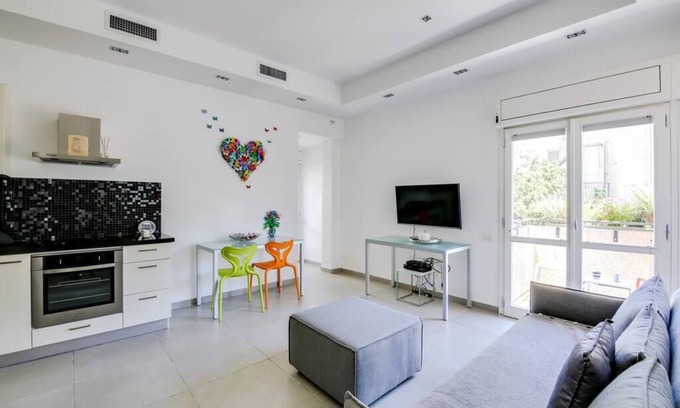 Old North Apartment | Central 2BR in Ben Yehuda by Holiday-rentals