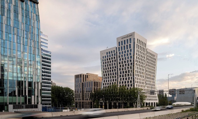 Zuidas Hotel | Central and Modern Hotel with Full Kitchen, Near to Leidseplein and Moco Museum!