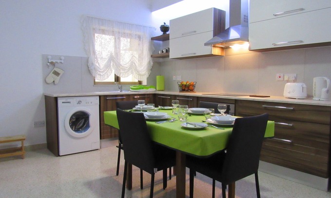 Santa Venera Apartment | Central Apartment close to all amenities