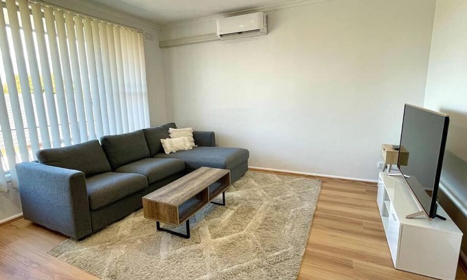 Dandenong Apartment | Central Apartment near Dandenong Hospital & Market