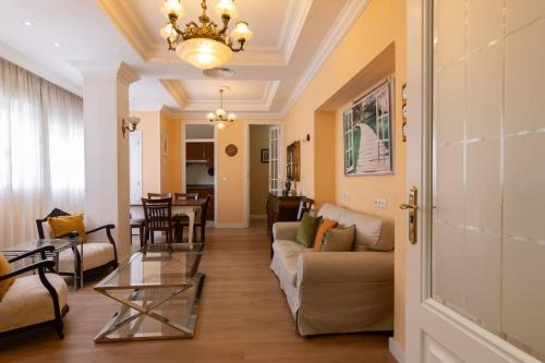 Ruzafa Apartment | Central Apartment Sleeps 6 Fast Wi-Fi 2 Bathrooms