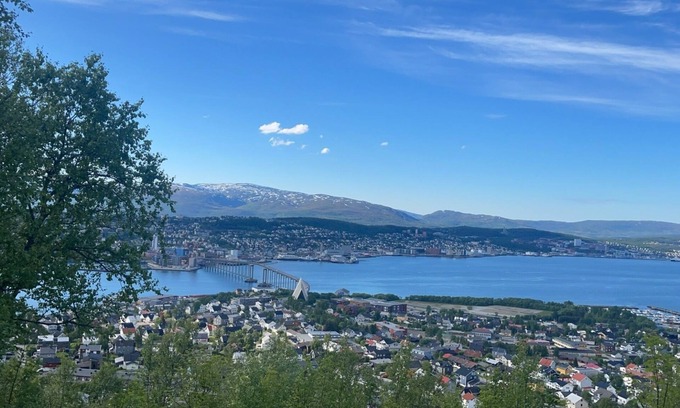 Tromso Apartment | Central Arctic Apartment - 4 Bedrooms and parking
