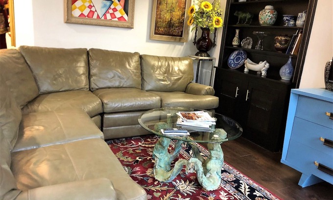 Central Business District Apartment | Central art and eclectic B