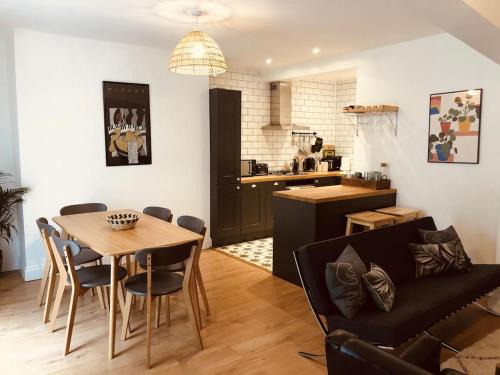 Montpelier Apartment | Central Brighton flat, 3 bedrooms, sleeps 6, close to shops and beach