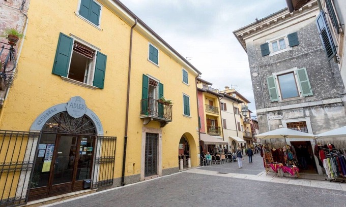 Torri del Benaco Apartment | CENTRAL ELEGANT APARTMENT WITH PRIVATE PARKING