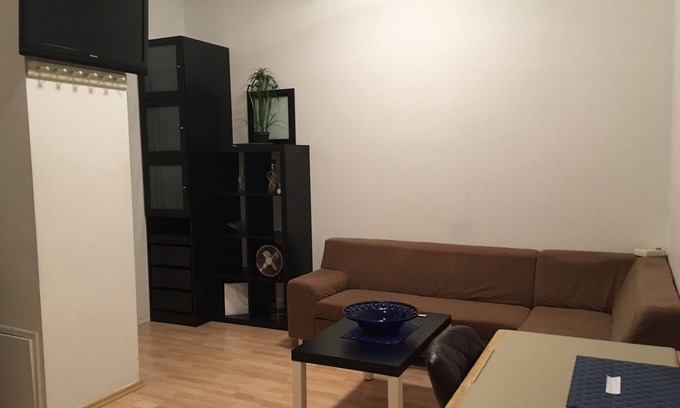 Victoriastadt Apartment | CENTRAL FLAT WITH KITCHEN (13 MIN. TO CITY CENTER)