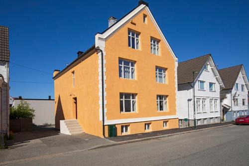 Stavanger House | Central Guest House - Bedroom with Private Bathroom