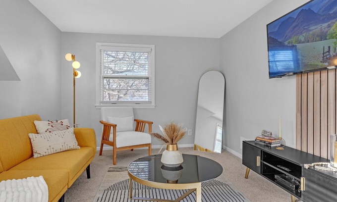 Mankato House | ~Central Haven~Stylish ~Warm~ Charm ~ MSUn