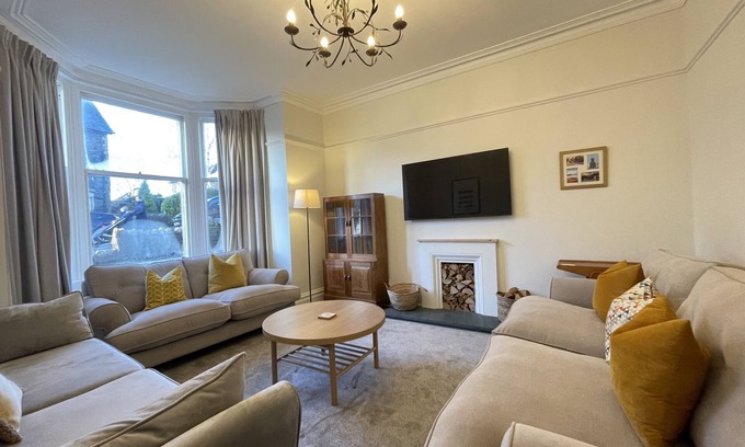 Keswick Apartment | Central Keswick home sleeping 10 guests