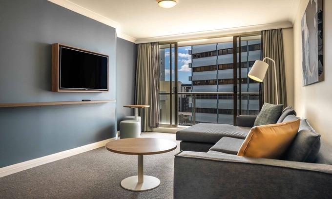 Chatswood Apartment | Central Located 1-Bed with Gym, Sauna and Pool