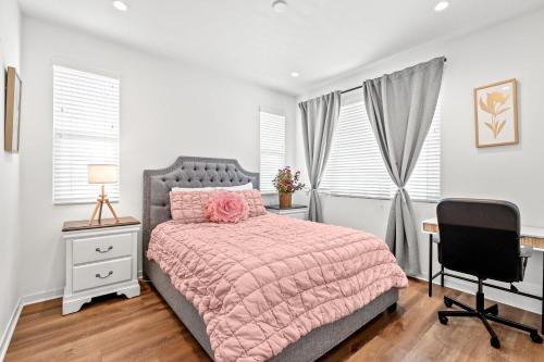 Airport Area House | Central Location Cozy Private Bedroom w Bathroom