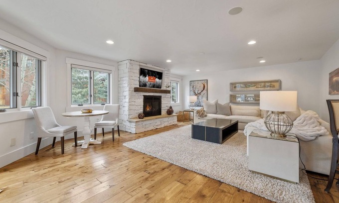 Park Meadows House | Central Location, Huge Backyard, Hot Tub, Game Room, Fire Pit, Perfect for Families, Groups!