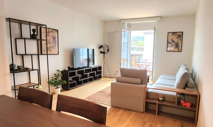 Werd Apartment | Central Location Spacious 2-BR Apartment 3A