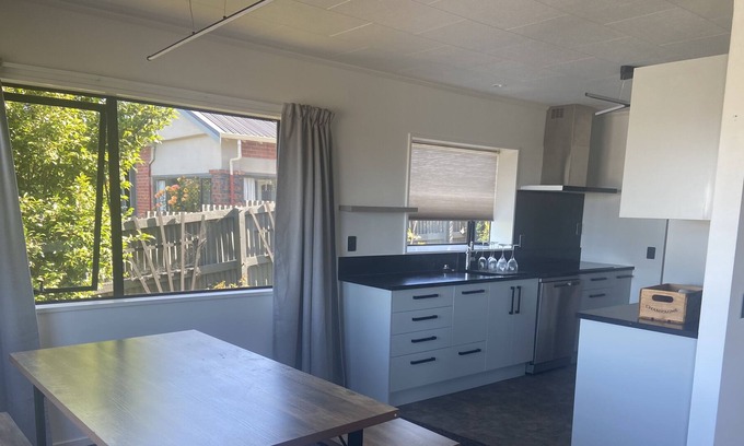 Timaru House | Central location - Timaru
