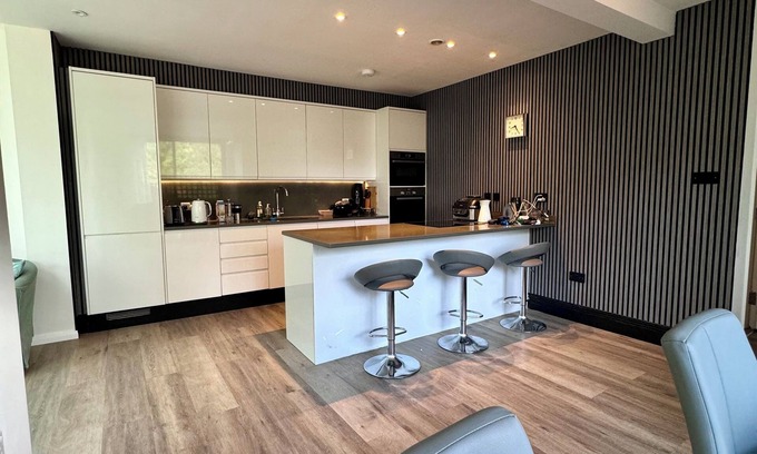 Fortis Green House | Central London Tennis Court