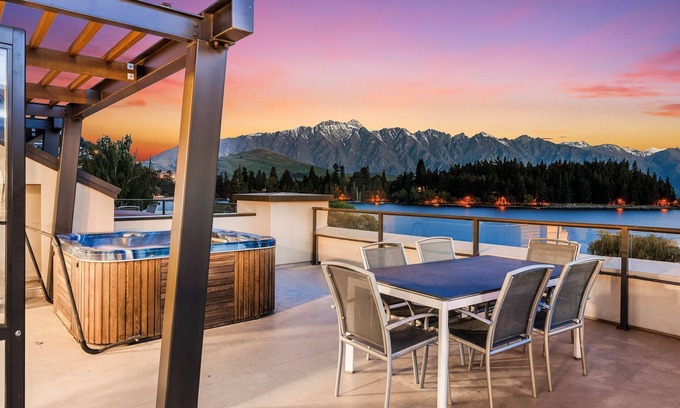 Queenstown Apartment | Central Luxury at The Beacon | Hot Tub | Fireplace