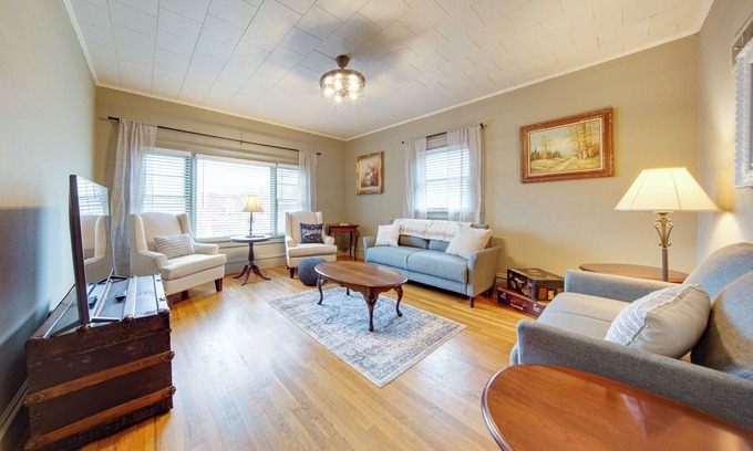 Meadville Apartment | Central Meadville Apartment - Walk to Downtown!