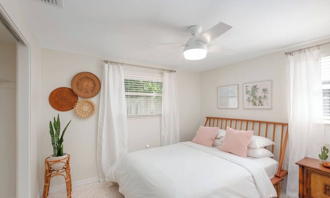 Sarasota House | Central Sarasota Mid-Century Bungalow near Legacy Trail