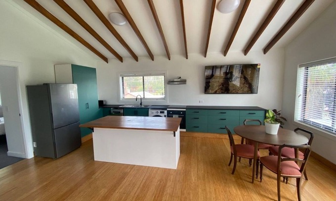 Armidale Apartment | Central South Armidale unit, 2 bedroom, walk to town, modern + renovated