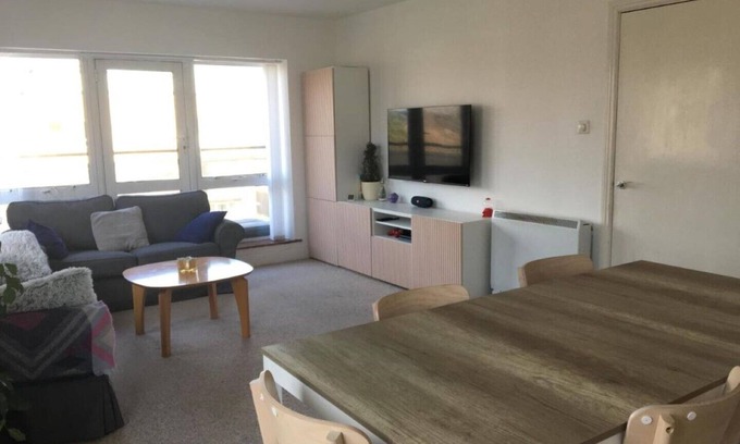 Toberbunny Apartment | Central Spacious 3 Bedroom Apartment With Parking
