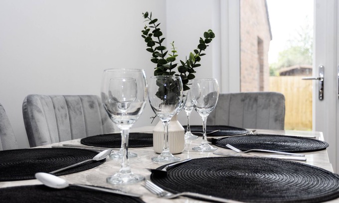 Telford House | Central Telford Home - Sleeps 8 - Private Parking