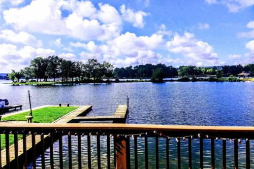 Lake Hamilton Apartment | Central Terrace Retreat