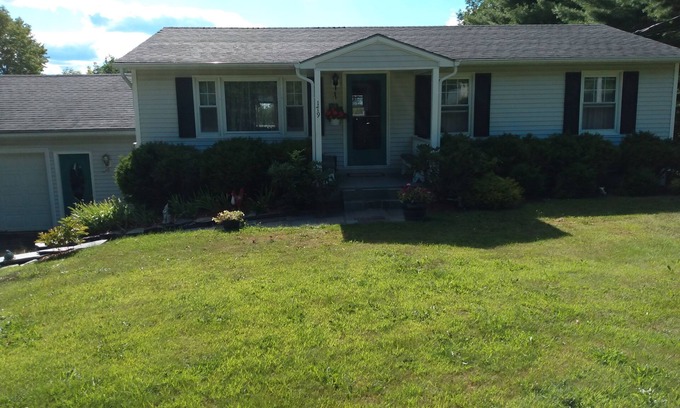 Williamstown Apartment | Central to VT skiing areas 5 minutes to I-89 , near VAST trails, near Norwich