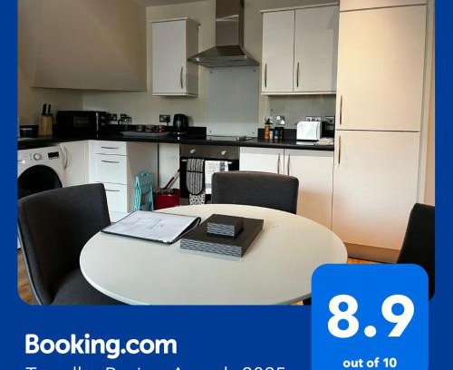 Telford Apartment | Central Townhouse with Parking