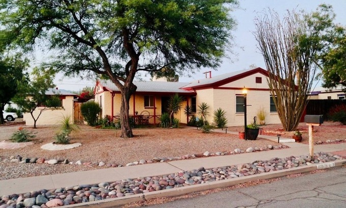 The Garden District House | Central Tucson Gem located near University of Arizona, Reid Park Golf & Gardens.