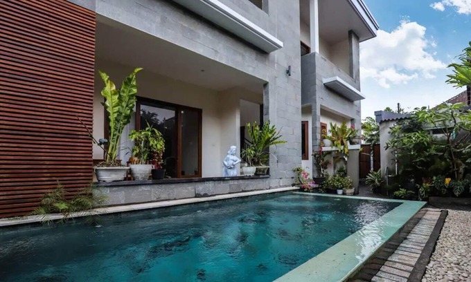 Peliatan Villa | Central Ubud Modern Apartments + Private Kitchen