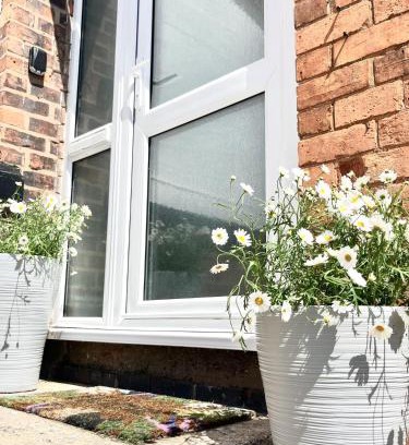 Ellesmere Apartment | CentralEllesmere - Sleeps4 - Parking - PetFriendly